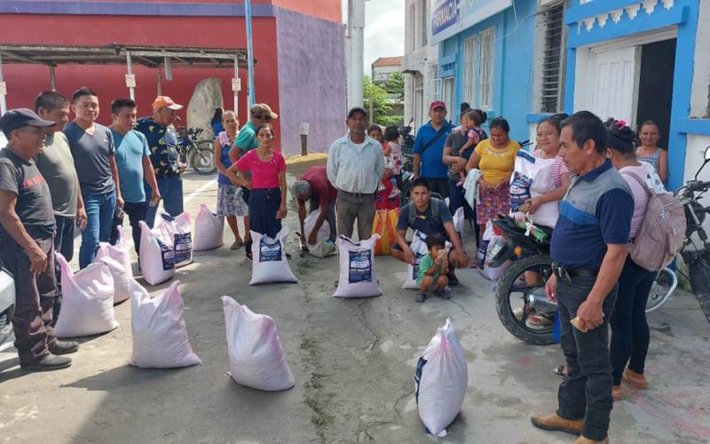 *Entregan semillas de maíz y ayote para fortalecer la producción familiar de alimentos*