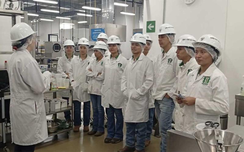 Estudiantes de la ENCA fortalecen sus conocimientos en investigación e innovación agroindustrial