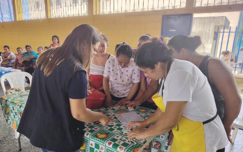 Familias de San Miguel Panán fortalecen conocimientos de alimentación saludable