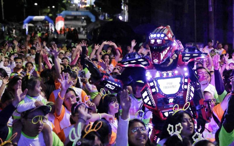 Quetzaltenango brilló con energía en la Carrera Neón 3K