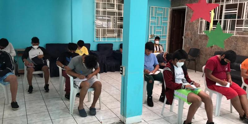 Los jóvenes se mantienen ocupados en múltiples actividades