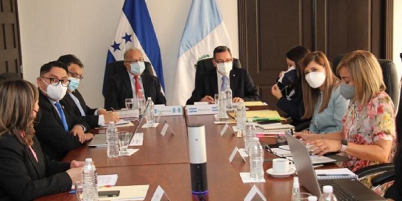 Viceministro de Ambiente, Fredy Chiroy, en la Comisión Binacional Guatemala-Honduras