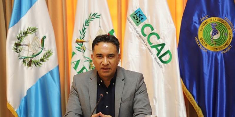 Ministro Mario Rojas Espino dirige el comité de cambio climático de la CCAD