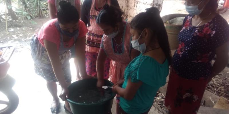 Cuatro Unidades Productivas en la cabecera municipal se capacitaron con técnicos de la Dirección de Mejoramiento de las Condiciones Socioeconómicas de la Mujer de Sosep.