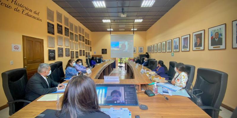 Reunión Mesa Política del programa Acompáñame a Crecer