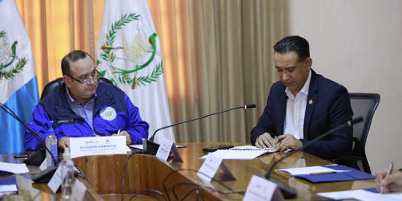 Presidente Alejandro Giammattei visita el MARN y se reúne con el ministro Mario Rojas Espino.
