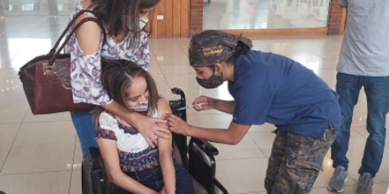 Brigada “Mariscal Zavala” inicia vacunación a personas con discapacidad