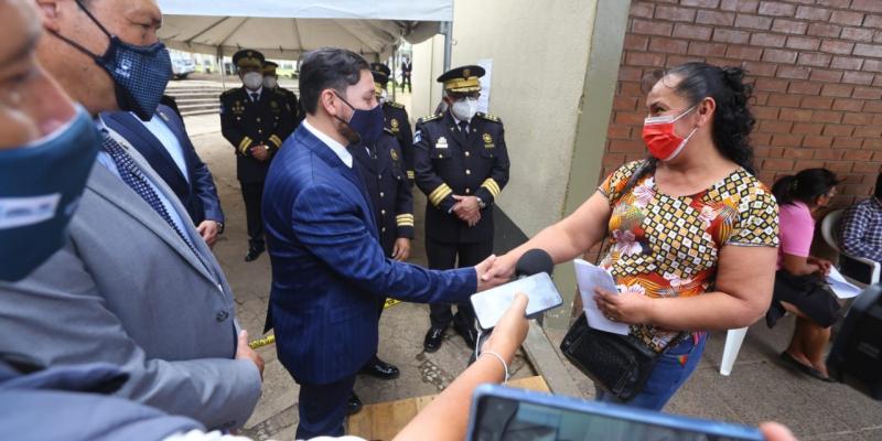 Vecinos reconocen el excelente trabajo del puesto de vacunación instalado en la ESFOP