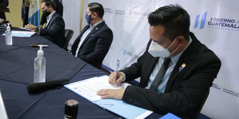 Gobernación de Huehuetenango y Crime Stoppers firman memorándum de entendimiento