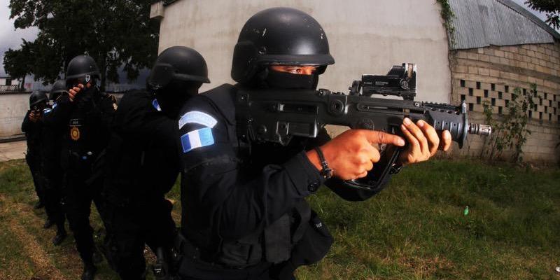 Personal del Comando Antisecuestros refuerza conocimientos en incursión y rescate