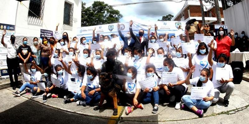 Imparten taller para evitar el consumo de drogas en la juventud guatemalteca