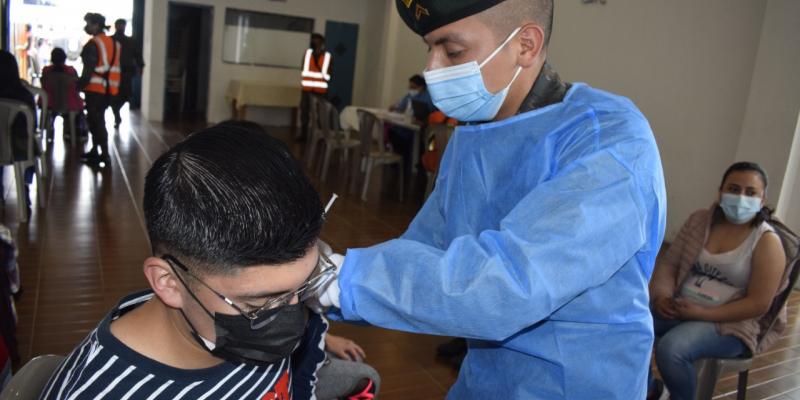 Brigada de Operaciones para Montaña fortalece vacunación de guatemaltecos en el occidente del país