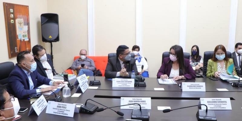 Ministra de Educación Presenta Avances en Programa CECODII