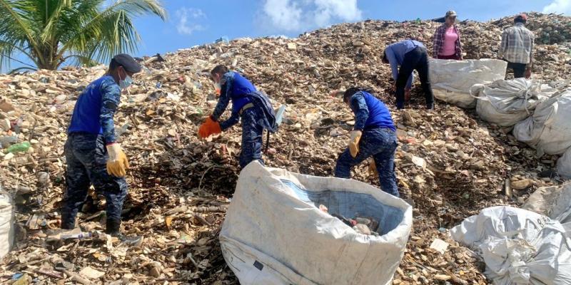 Ejército de Guatemala continúa apoyando limpieza de desechos sólidos en el Río Motagua