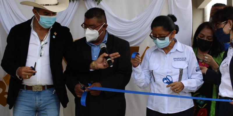 Autoridades del Mineduc participan en inauguración de escuela de Primaria en San Juan Sacatepéquez