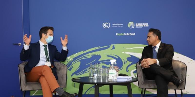 El ministro de Ambiente se ha reunido con funcionarios internacionales. 