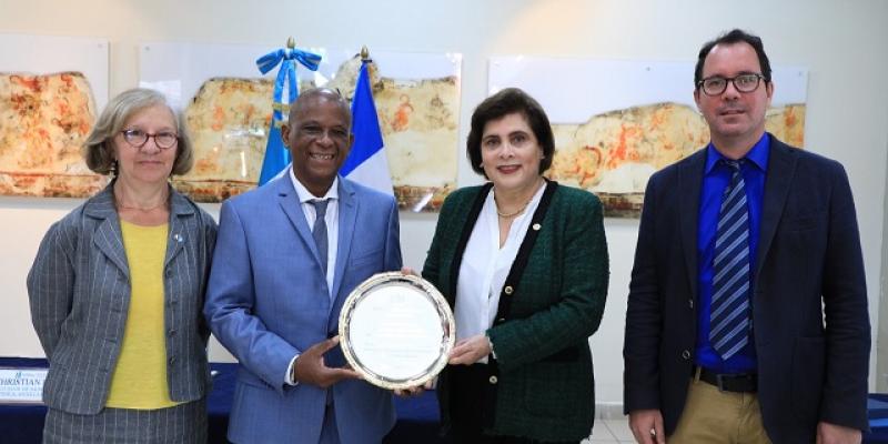 Minex reconoce labor de promoción cultural de alcalde de Saint-Pierre, Martinica