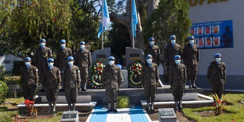 Conmemoran a los 8 héroes caídos en combate en Operaciones de Paz.