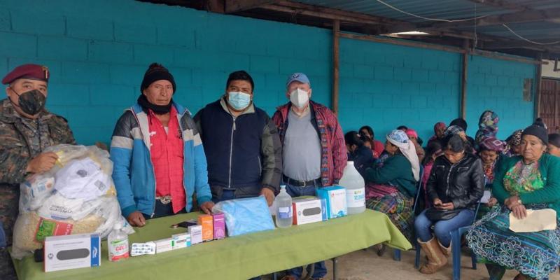 Personal de Fodes entrega dotación de alimentos en San Marcos