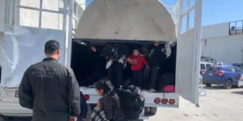 Consulado asistió a 7 migrantes guatemaltecos interceptados en un camión en Nuevo León, México 