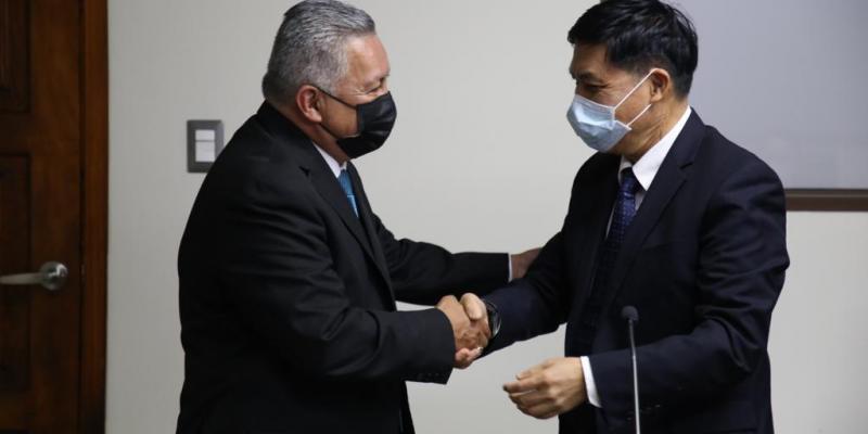 Ministro de Desarrollo con representante de la Embajada de China (Taiwán)
