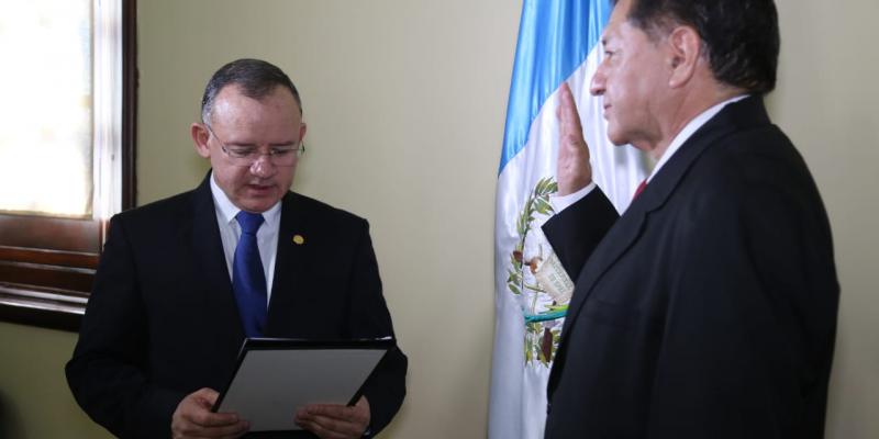 Ministro de Gobernación juramenta al Cuarto Viceministro de Tecnología de la Información y las Comunicaciones.