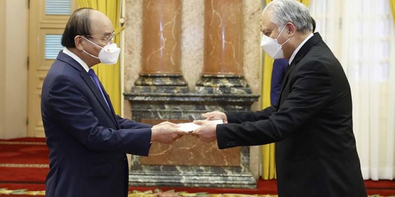 Embajador de Guatemala presenta Cartas Credenciales al presidente de Vietnam 
