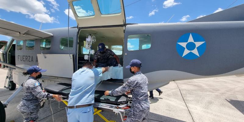 Fuerza Aérea Guatemalteca apoyó traslado aeromédico de menor con quebrantos de salud