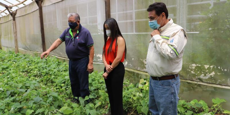 Personal del MARN enseña a jóvenes la importancia de cuidar el medio ambiente 