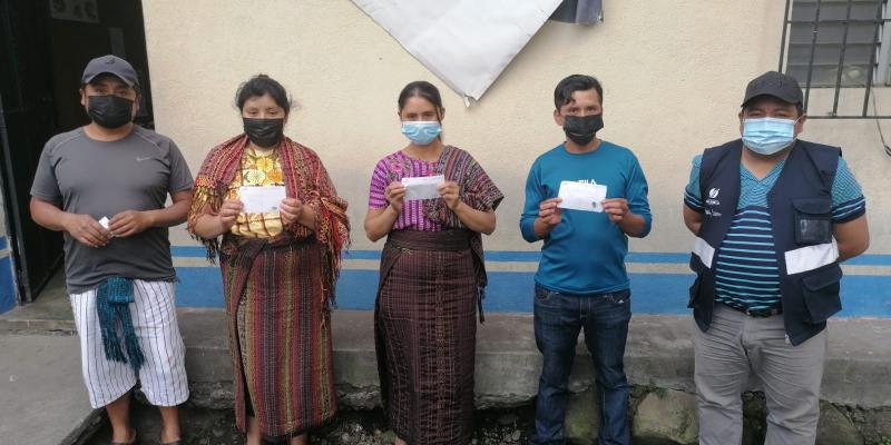 Personas usuarias de Beca Media en Santiago Atitlán, Sololá