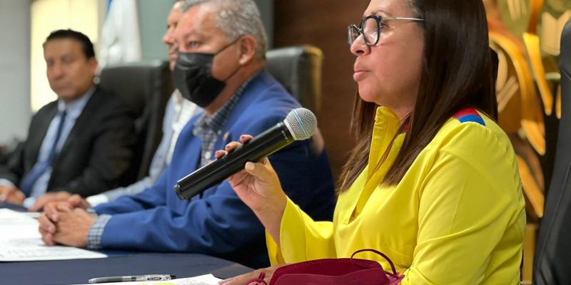 Representante del Banco Mundial junto a ministro de Desarrollo Social