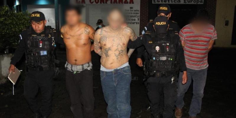 Trailero es capturado cuando transportaba a cuatro mareros salvadoreños