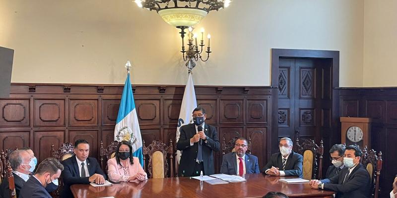 Autoridades firman convenio para descentralización del Organismo Ejecutivo