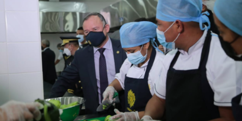 Ministro de Gobernación promueve la creación de 7 comedores policiales