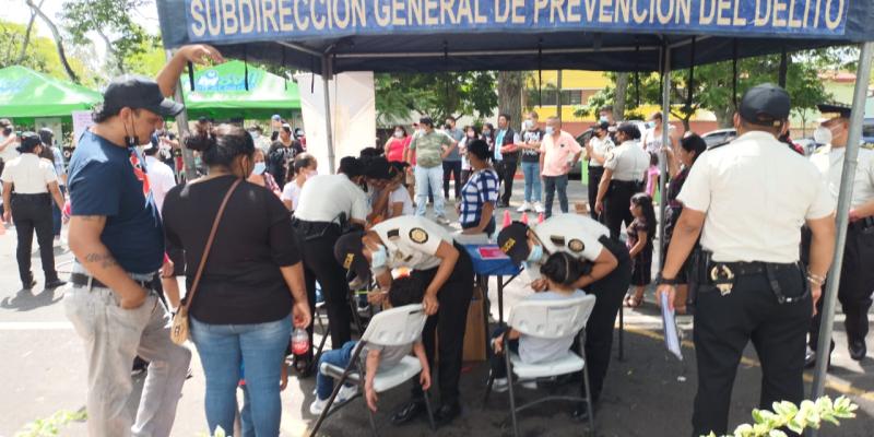 PNC apoya jornadas de vacunación en puesto Dr. Móvil