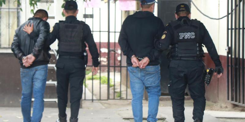 Operativos policiales permiten captura de presuntos asaltantes
