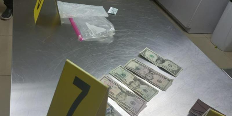 Detenido en el aeropuerto con dólares sin declarar