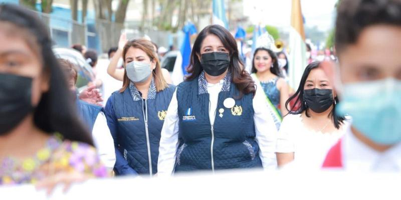 Ministra de Educación participó en actividades cívicas realizadas por centros educativos del Barrio La Florida,  en zona 19, ciudad capital  