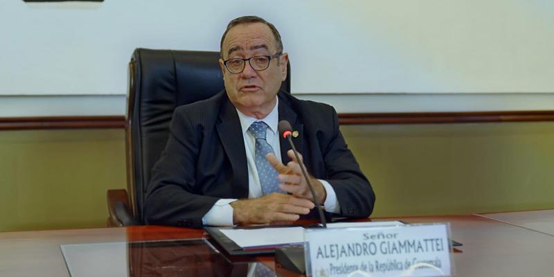 En Consulta con el Dr. Giammattei