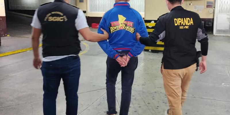 Investigadores sorprende a extorsionista recibiendo dinero