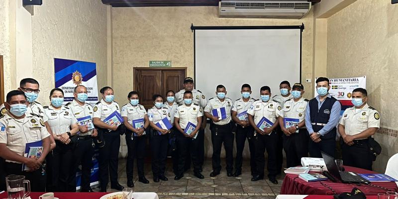 Agentes policiales se capacitan para proteger a la niñez y adolescencia 