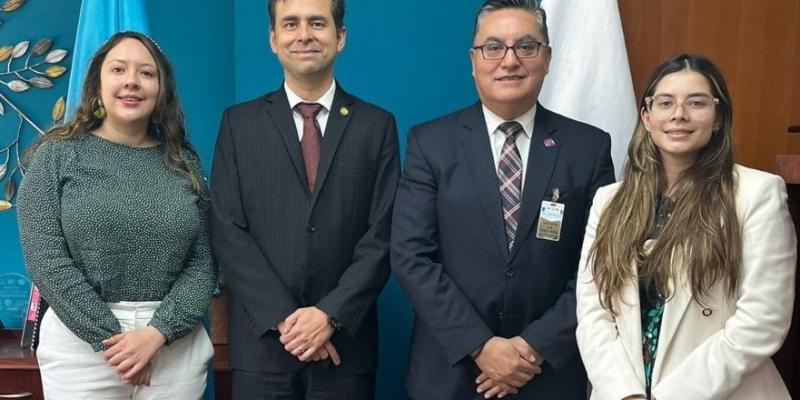 Viceministro Escalante junto al Cónsul de Guatemala en los Ángeles, California, Estados Unidos de América
