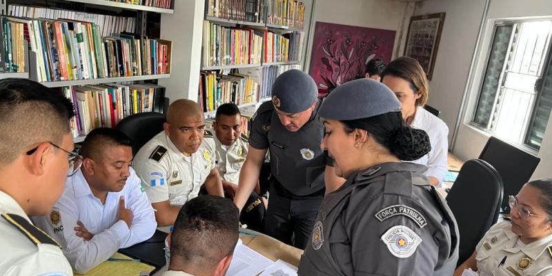 Agentes se especializan en acercamiento y policía comunitaria