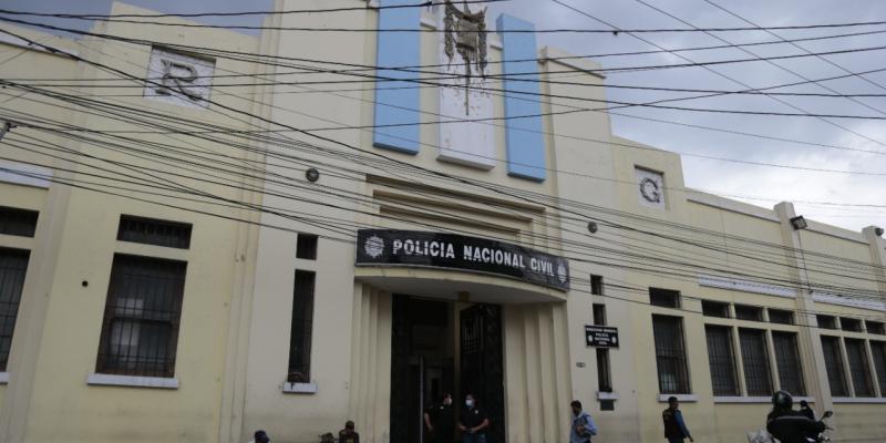 Adolescente huyó de su hogar por violencia