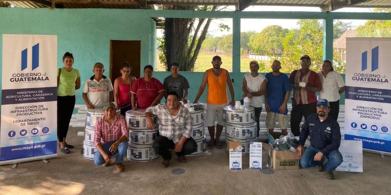 Continúa la entrega de materiales para la recuperación de sistemas de riego
