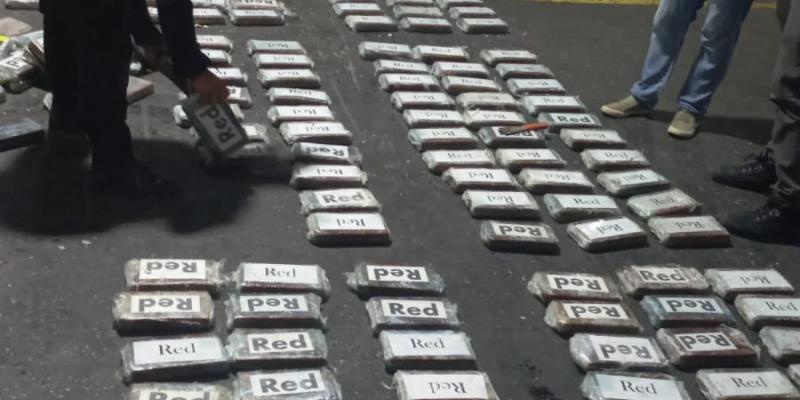 Localizan en Puerto Barrios paquetes conteniendo presunta drogas