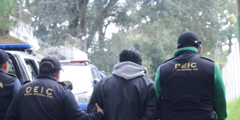 PNC decomisa 21 paquetes de droga en San Lucas Sacatepéquez