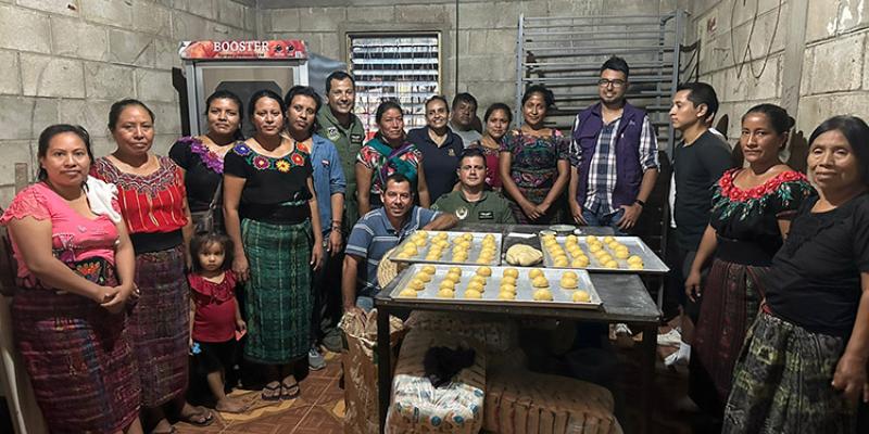 Comunidad El Triunfo en Retalhuleu, se beneficia con proyecto de desarrollo promovido por el Ejército de Guatemala y otras instituciones.