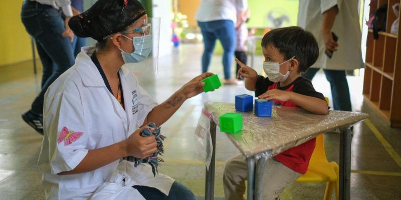 El personal de la Familia SBS se encuentra muy emocionado con volver a clases