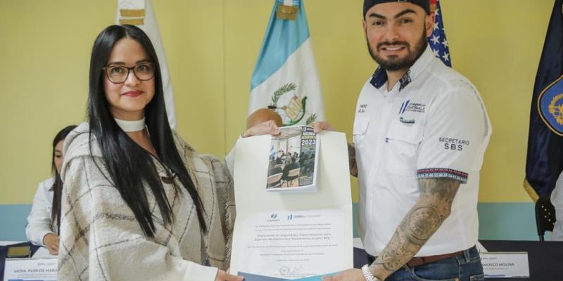 Julia García, subdirectora del INEES y Francisco Molina, titular de la SBS